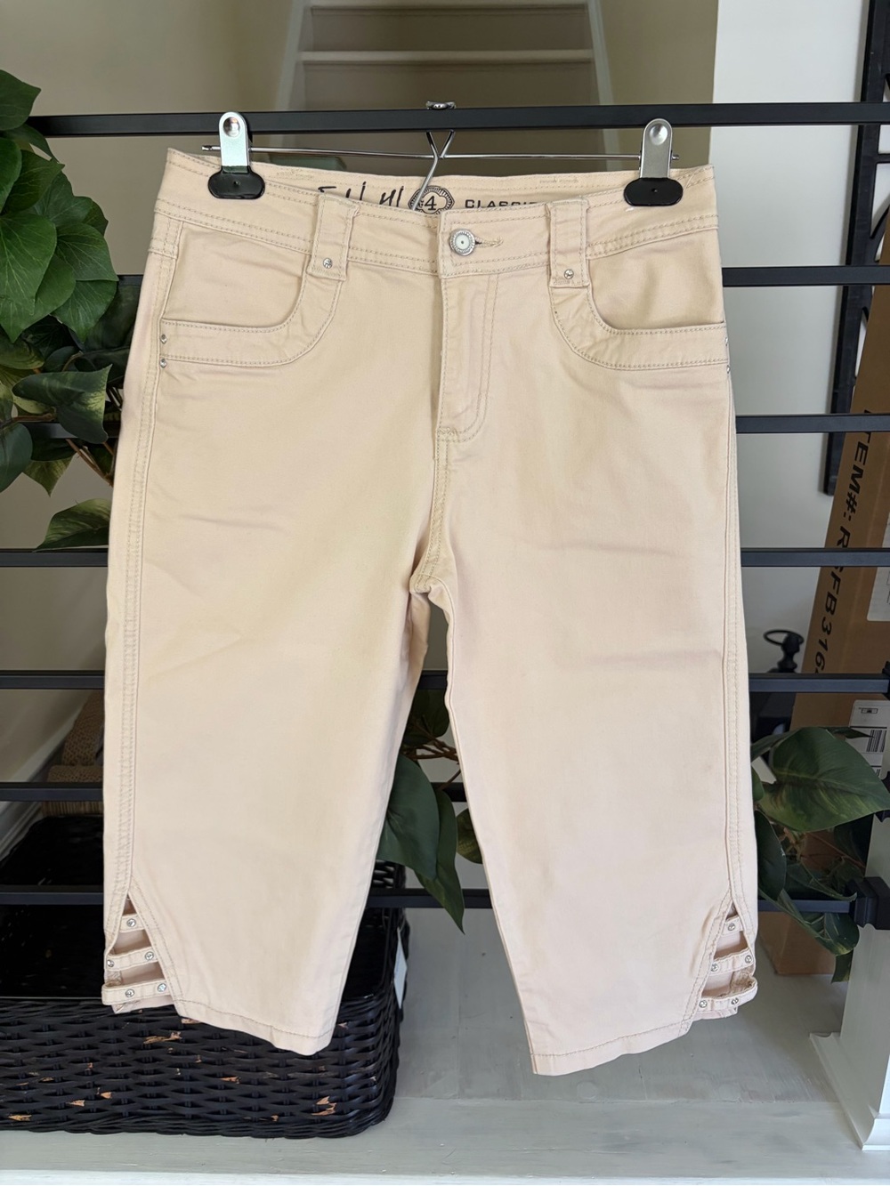 Ethyl Classic Size 4 Rhinestone Capri Jeans Beige Stretch Y2K